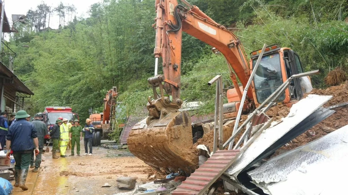 Lào Cai: Sạt lở đất trong đêm vùi lấp nhà dân tại Sa Pa Lào Cai: Sạt lở đất trong đêm vùi lấp nhà dân tại Sa Pa