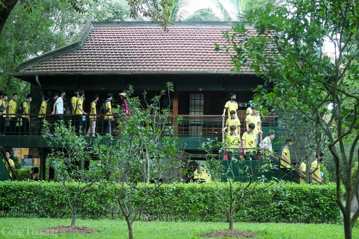 Khu Di tích Chủ tịch Hồ Chí Minh tại Phủ Chủ tịch