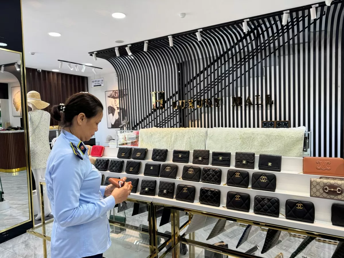 Chỉ trong 1 tuần đầu, lực lượng quản lý thị trường Đà Nẵng đã phát hiện xử lý 8 vụ việc vi phạm, xử phạt vi phạm hành chính gần 280 triệu đồng