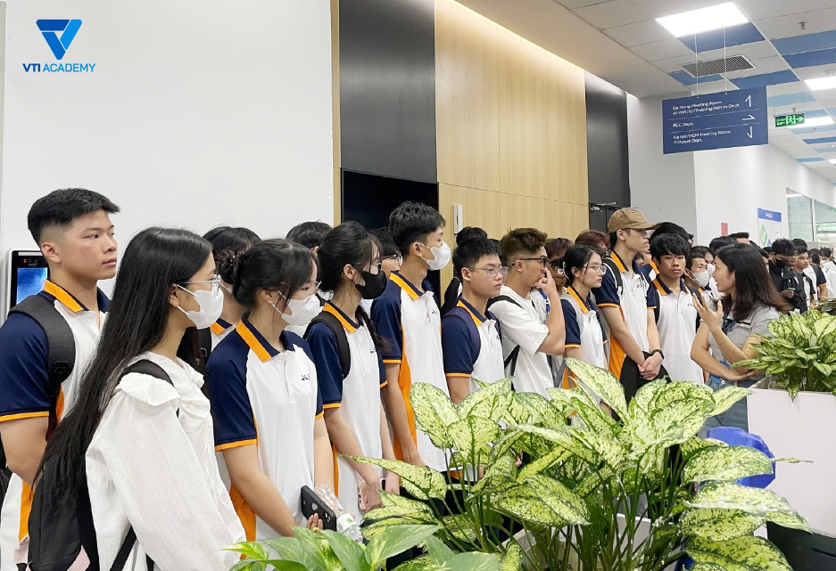 Sinh viên Khoa Công nghệ thông tin thăm quan công ty VTI Sinh viên Khoa Công nghệ thông tin thăm quan công ty VTI