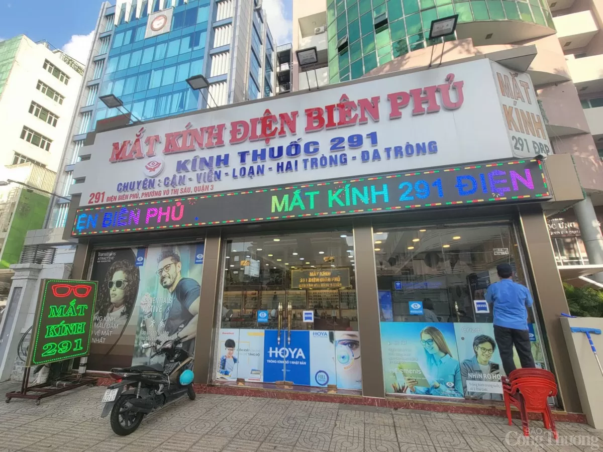TP. Hồ Chí Minh: Nỗi lo kính mắt 'hàng hiệu giá bèo'