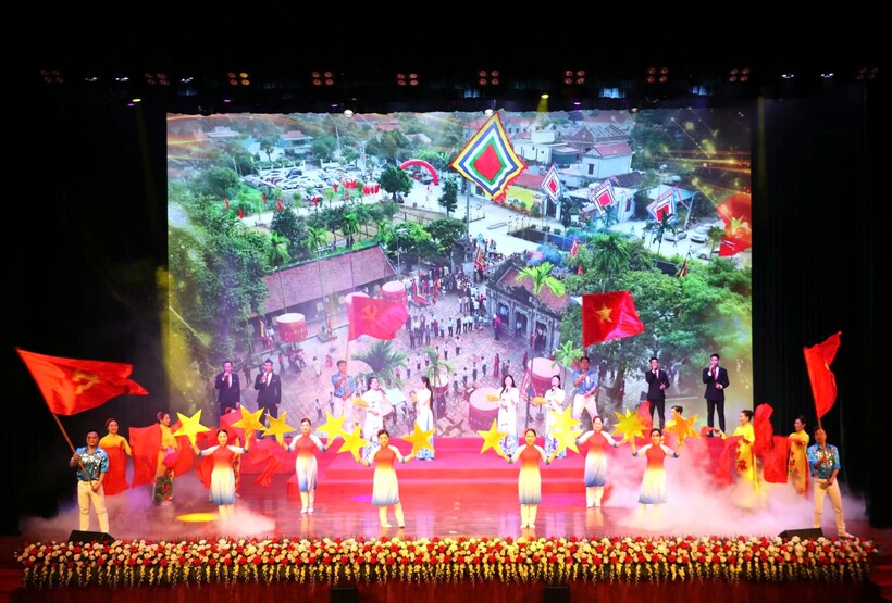 Tiết mục văn nghệ tại lễ công bố. Ảnh: Quốc Huy