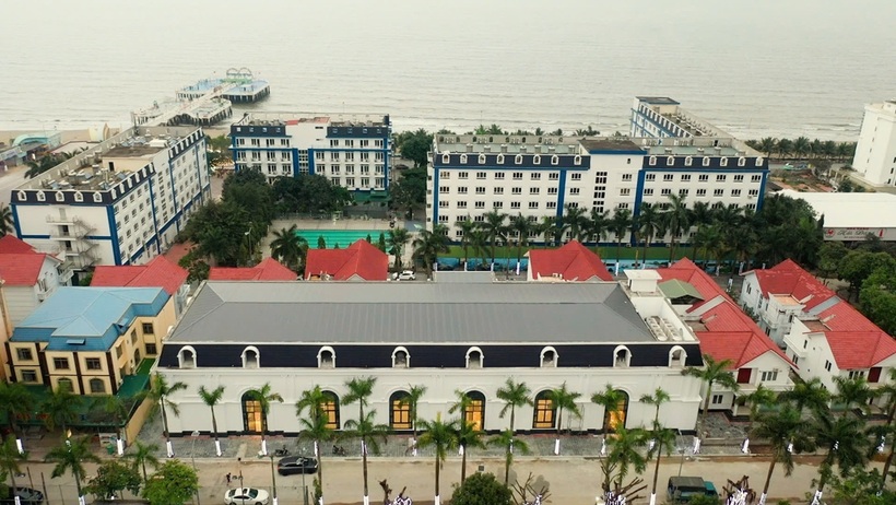Trung tâm tổ chức sự kiện được Công ty TNHH Đầu tư và Du lịch Hải Tiến đầu tư phòng họp, phòng ăn, trang bị đầy đủ nội thất hiện đại, đáp ứng yêu cầu tổ chức hội nghị, hội thảo lớn. Ảnh: Xuân Thảo.