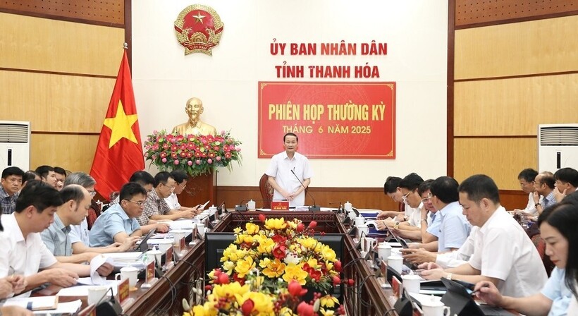 Chủ tịch UBND tỉnh Thanh Hóa Đỗ Minh Tuấn chủ trì phiên họp thường kỳ tháng 6/2025. Ảnh: Phong Sắc