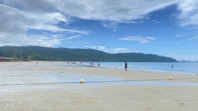 Bãi tắm Vàn Chảy, đặc khu Cô Tô, tỉnh Quảng Ninh. Ảnh: Thu Anh