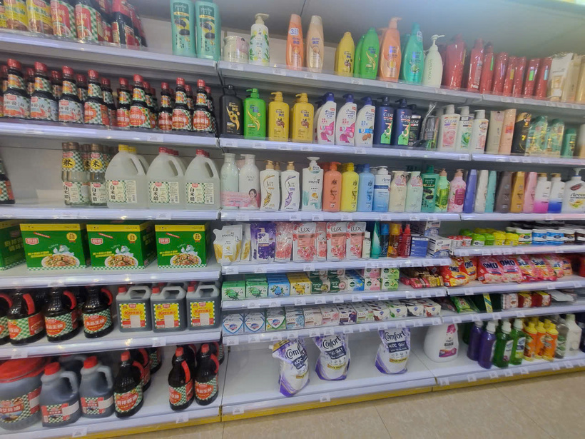 Bắc Ninh: Tràn lan 'hàng ngoại' không nhãn phụ tại phố Ngọc Hân Công Chúa - 3