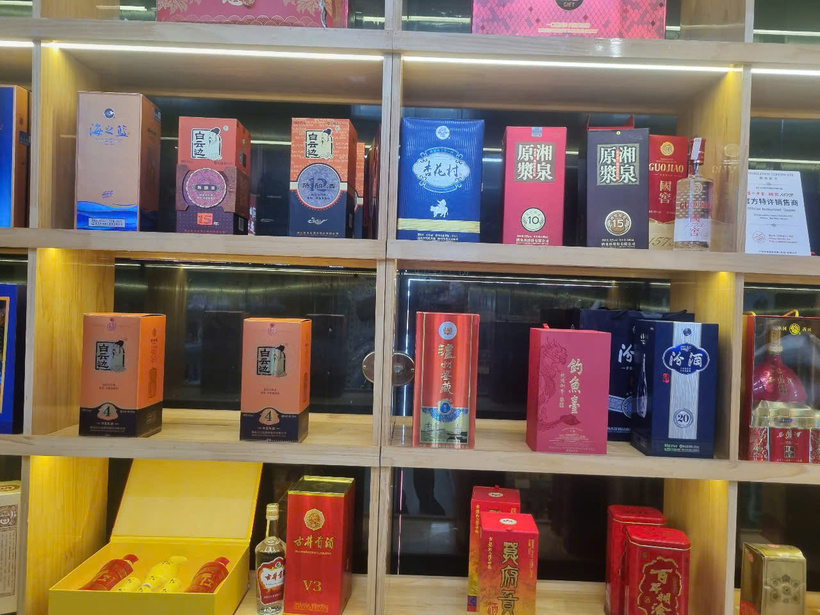 Bắc Ninh: Tràn lan 'hàng ngoại' không nhãn phụ tại phố Ngọc Hân Công Chúa - 1