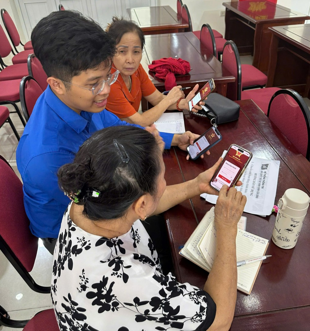 Sự hỗ trợ nhiệt tình của thanh niên giúp đảng viên tại các tổ dân phố sử dụng Sự hỗ trợ nhiệt tình của thanh niên giúp đảng viên tại các tổ dân phố sử dụng