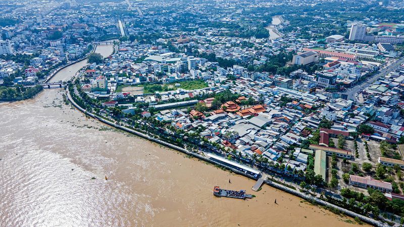 Logistics, đặc biệt là hành lang sông, biển sẽ là một trong những đòn bẩy chiến lược của Vĩnh Long mới.