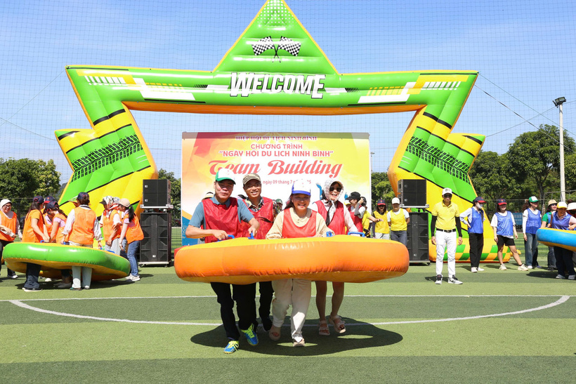 Thông qua ngày hội, ngành du lịch Ninh Bình thể hiện quyết tâm đoàn kết, đổi mới và phát triển bền vững. Ảnh: Minh Đường