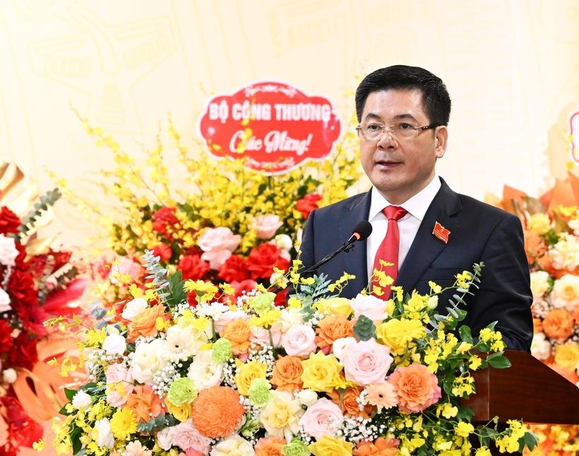 Ủy viên Trung ương Đảng, Bí thư Đảng ủy, Bộ trưởng Bộ Công Thương Nguyễn Hồng Diên phát biểu khai mạc đại hội.