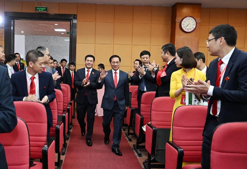 Ủy viên Trung ương Đảng, Uỷ viên Ban Thường vụ Đảng uỷ Chính phủ, Phó Thủ tướng Chính phủ Bùi Thanh Sơn tham dự phiên chính thức đại hội.