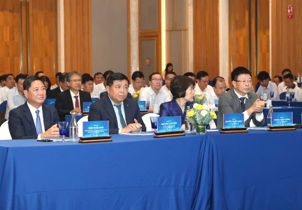 Hội thảo có sự hiện diện của Phó Thủ tướng Nguyễn Chí Dũng cùng lãnh đạo các bộ, ngành Trung ương, các chuyên gia và đại diện sở, ngành của tỉnh Khánh Hòa