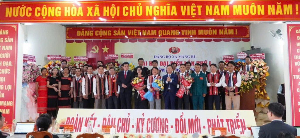 Phấn đấu đưa xã Măng Ri trở thành vùng trọng điểm về dược liệu
