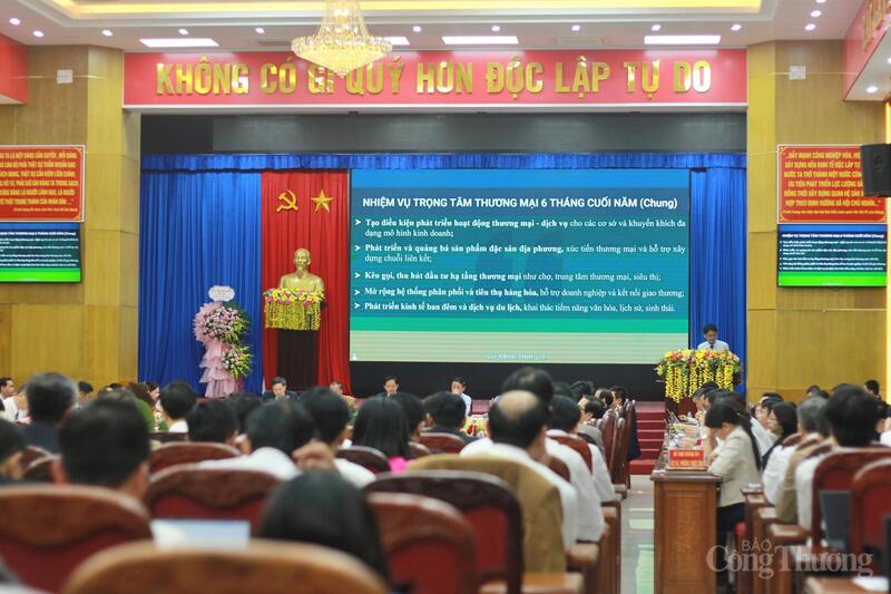 Hội nghị triển khai giao chỉ tiêu chủ yếu phát triển kinh tế - xã hội và nhiệm vụ trọng tâm 6 tháng cuối năm 2025 cho 77 xã, phường khu vực phía Tây tỉnh