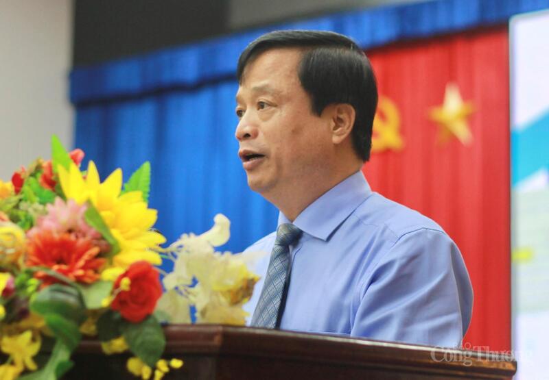 Ông Nguyễn Tuấn Thanh, Phó Chủ tịch Thường trực UBND tỉnh Gia Lai báo cáo tình hình kinh tế - xã hội 6 tháng đầu năm 2025 và định hướng các nhiệm vụ, giải pháp trọng tâm 6 tháng cuối năm 2025