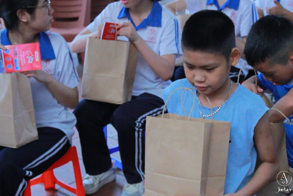 Góp phần lan tỏa những điều tốt đẹp đến cộng đồng Góp phần lan tỏa những điều tốt đẹp đến cộng đồng