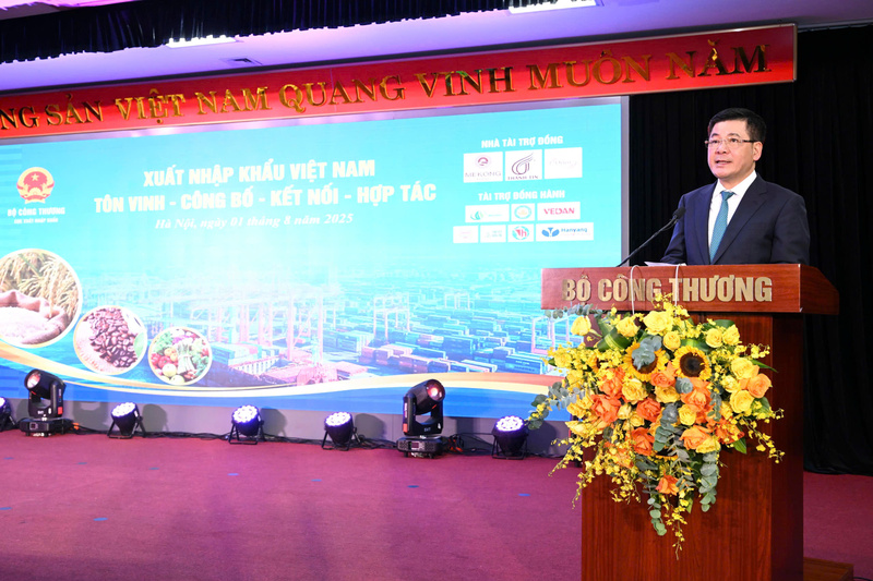 Đồng chí Nguyễn Hồng Diên, Bí thư Đảng ủy, Bộ trưởng Bộ Công Thương phát biểu tại sự kiện. Ảnh: Cấn Dũng