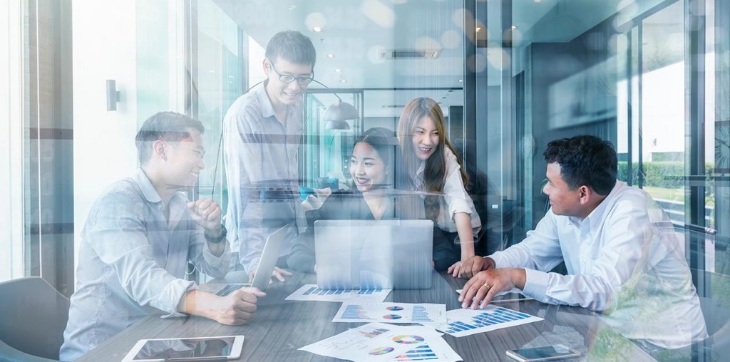 Các nền tảng số bùng nổ, thương mại điện tử phát triển mạnh, trí tuệ nhân tạo và blockchain tạo ra vô vàn cơ hội mới