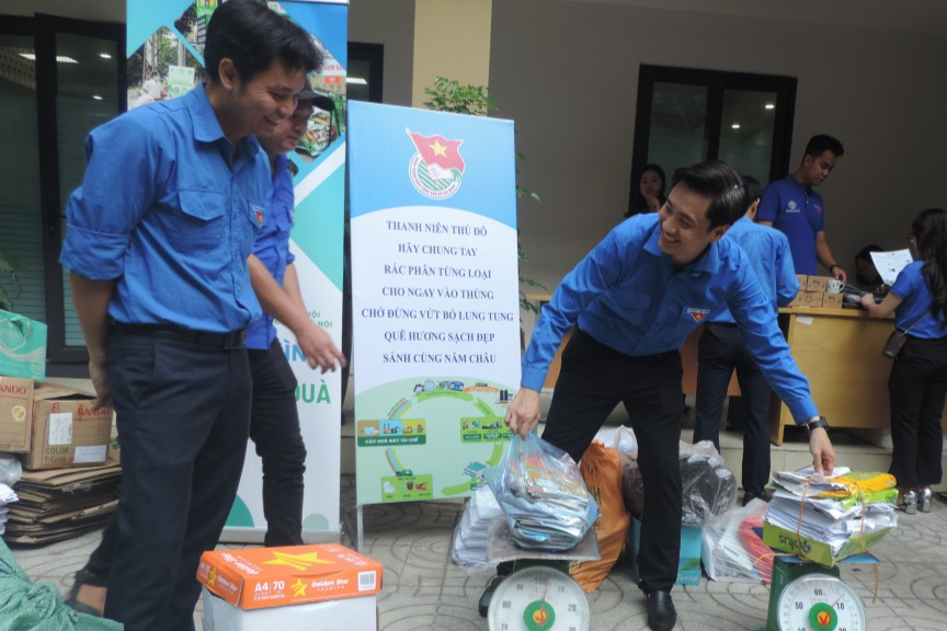 Từ “đổi rác lấy quà” thanh niên hành động vì Thủ đô xanh Từ “đổi rác lấy quà” thanh niên hành động vì Thủ đô xanh