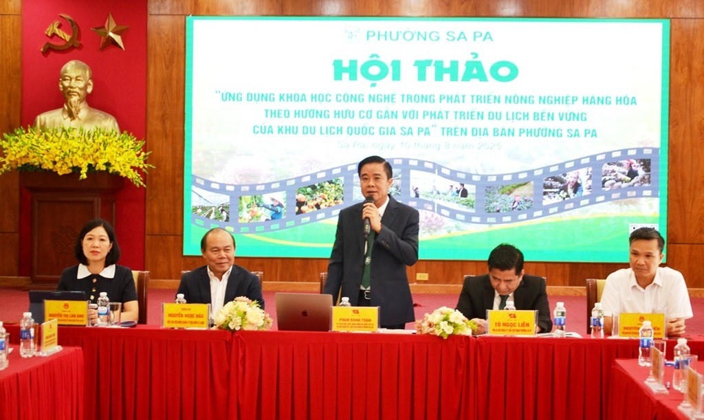 Ông Phan Đăng Toàn, Bí thư Đảng ủy phường Sa Pa phát biểu khai mạc hội thảo Ông Phan Đăng Toàn, Bí thư Đảng ủy phường Sa Pa phát biểu khai mạc hội thảo