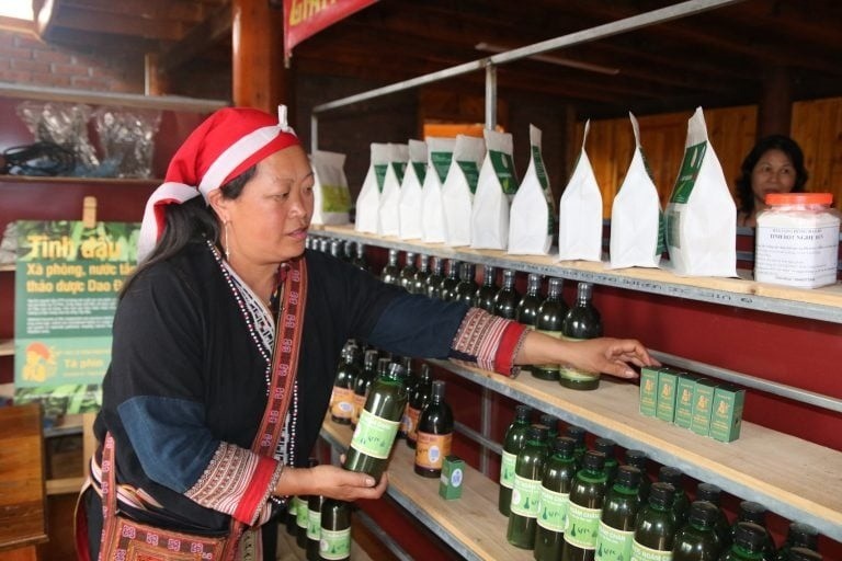 Sản phẩm thuốc tắm của HTX Cộng đồng Dao đỏ đạt OCOP 3 sao Sản phẩm thuốc tắm của HTX Cộng đồng Dao đỏ đạt OCOP 3 sao