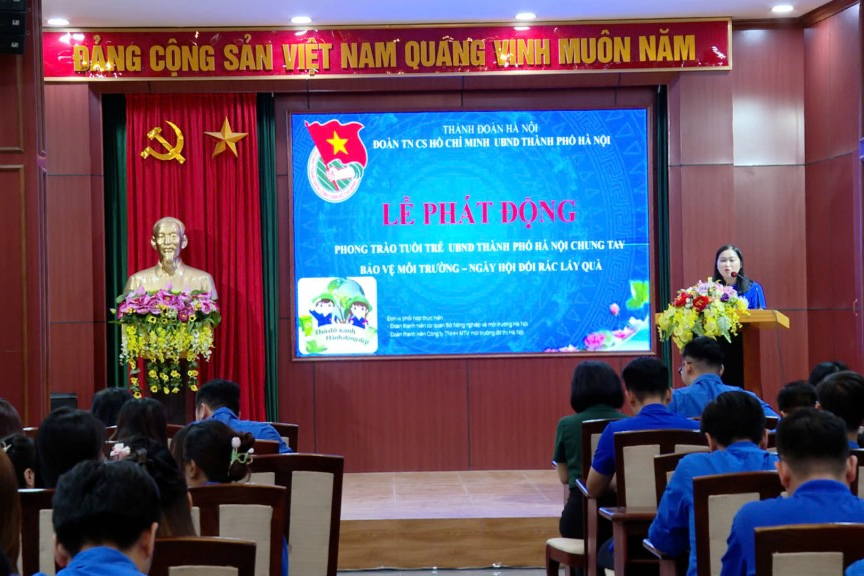 Từ “đổi rác lấy quà” thanh niên hành động vì Thủ đô xanh Từ “đổi rác lấy quà” thanh niên hành động vì Thủ đô xanh
