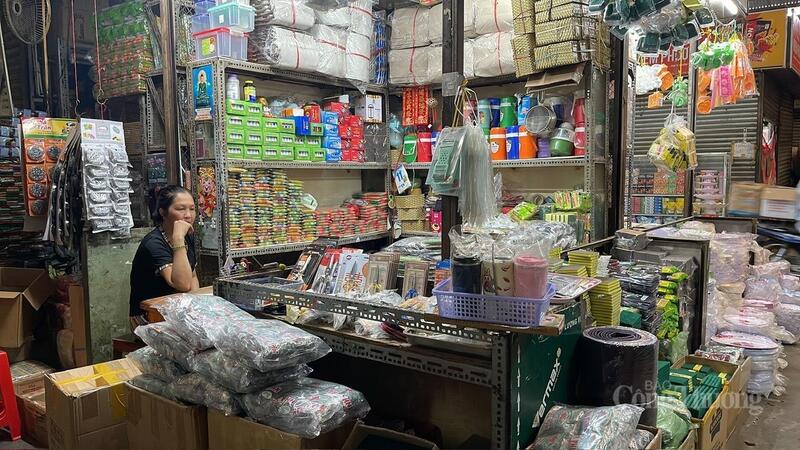 Các tiểu thương chợ truyền thống cần đổi mới để thích nghi với xu hướng kinh doanh mới.