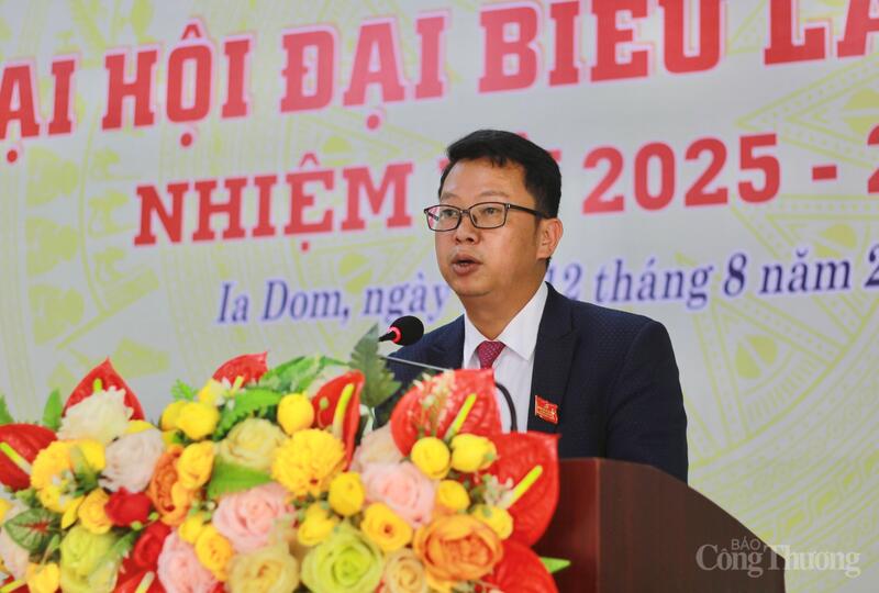 Ông Lê Trọng Phúc, Chủ tịch UBND xã Ia Dom phát biểu tại đại hội