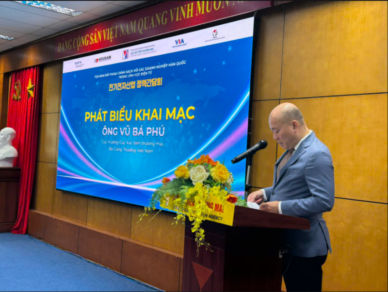 Ông Vũ Bá Phú, Cục trưởng Cục Xúc tiến thương mại, Bộ Công Thương phát biểu tại toạ đàm. Ảnh: Đỗ Nga