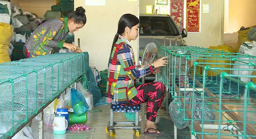 Đón mùa nước về, hoạt động sản xuất, kinh doanh ngư cụ tại nhiều nơi đã bắt đầu nhộn nhịp.