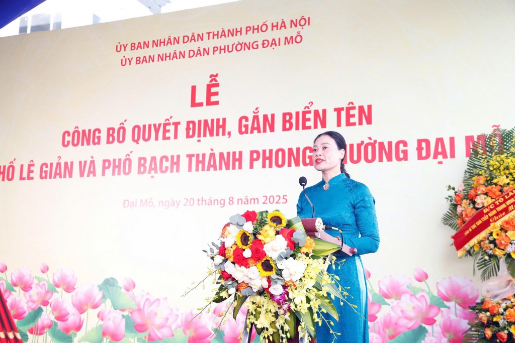 Hà Nội: Gắn biển tên phố Lê Giản và phố Bạch Thành Phong Hà Nội: Gắn biển tên phố Lê Giản và phố Bạch Thành Phong