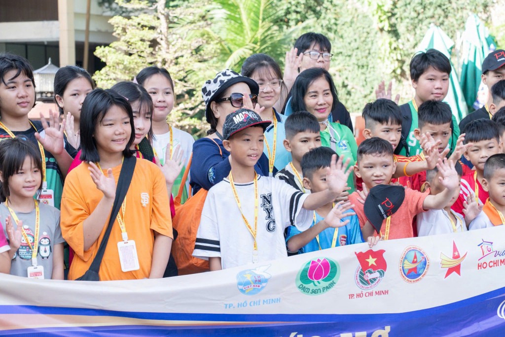 Ngày 19/8, tại Công viên Văn hóa Đầm Sen (TP.HCM), hàng nghìn tiếng cười trẻ thơ đã vang vọng khắp các khu trò chơi, hòa trong nắng vàng của mùa thu tháng Tám Ngày 19/8, tại Công viên Văn hóa Đầm Sen (TP.HCM), hàng nghìn tiếng cười trẻ thơ đã vang vọng khắp các khu trò chơi, hòa trong nắng vàng của mùa thu tháng Tám