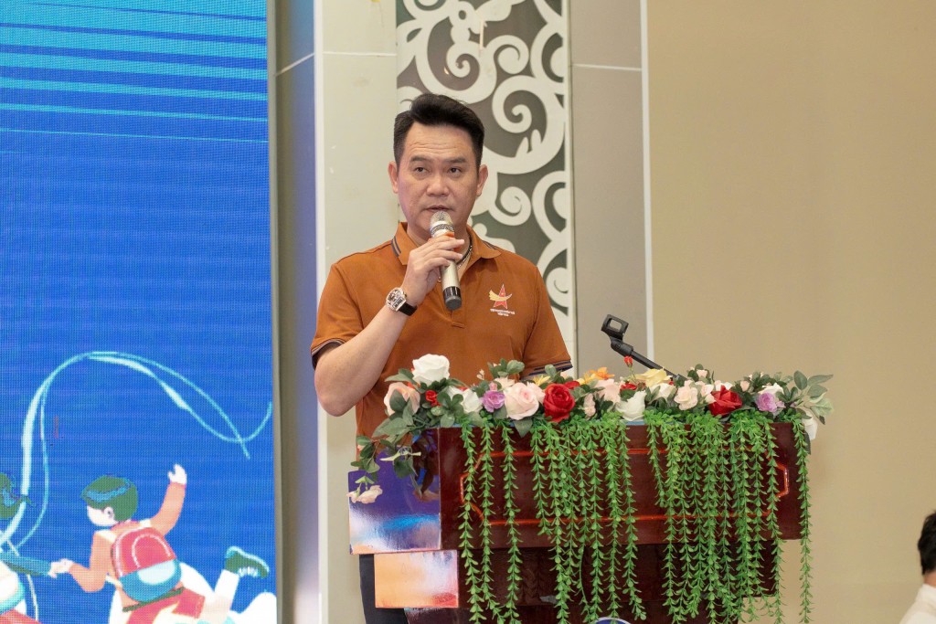 Chủ tịch Hội Doanh nhân trẻ Việt Nam Đặng Hồng Anh phát biểu tại chương trình, gửi gắm thông điệp sẻ chia và trách nhiệm xã hội của doanh nhân. Chủ tịch Hội Doanh nhân trẻ Việt Nam Đặng Hồng Anh phát biểu tại chương trình, gửi gắm thông điệp sẻ chia và trách nhiệm xã hội của doanh nhân.