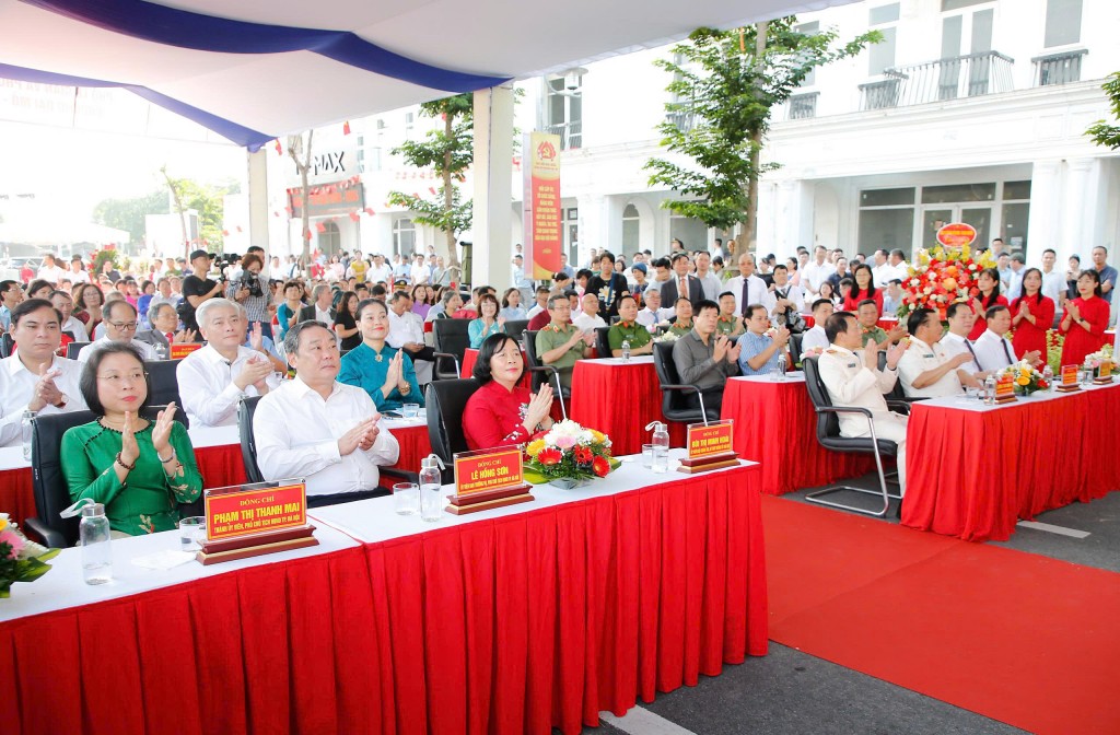 Hà Nội: Gắn biển tên phố Lê Giản và phố Bạch Thành Phong Hà Nội: Gắn biển tên phố Lê Giản và phố Bạch Thành Phong