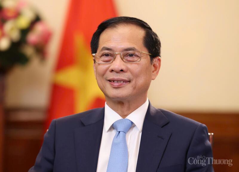 Phó Thủ tướng, Bộ trưởng Bộ Ngoại giao Bùi Thanh Sơn cho biết, 80 năm qua, ngoại giao Việt Nam đã vượt qua nhiều khó khăn, thách thức, không ngừng phát huy truyền thống vẻ vang, phụng sự Tổ quốc, phục vụ Nhân dân. Ảnh: Quang Phúc