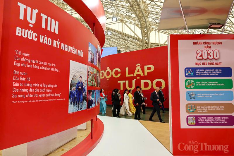 Không gian trưng bày “80 năm ngành Công Thương lớn mạnh cùng đất nước” tại Triển lãm Thành tựu đất nước. Ảnh: Nam Nguyên