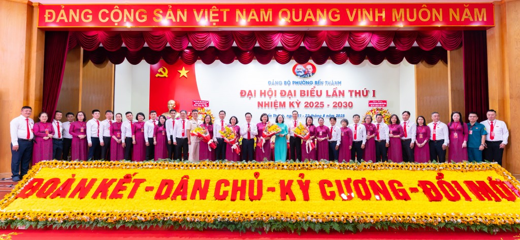 Ban Chấp hành Đảng bộ phường Bến Thành nhiệm kỳ 2025 - 2030 ra mắt đại hội Ban Chấp hành Đảng bộ phường Bến Thành nhiệm kỳ 2025 - 2030 ra mắt đại hội