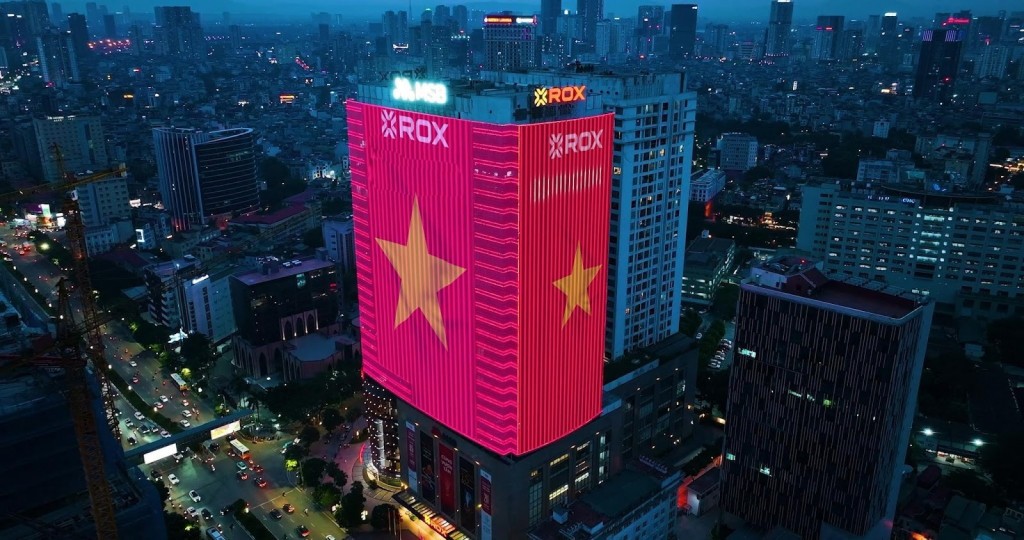 Check-in cùng bức tường Tự hào Việt Nam trên đường Nguyễn Chí Thanh Check-in cùng bức tường Tự hào Việt Nam trên đường Nguyễn Chí Thanh