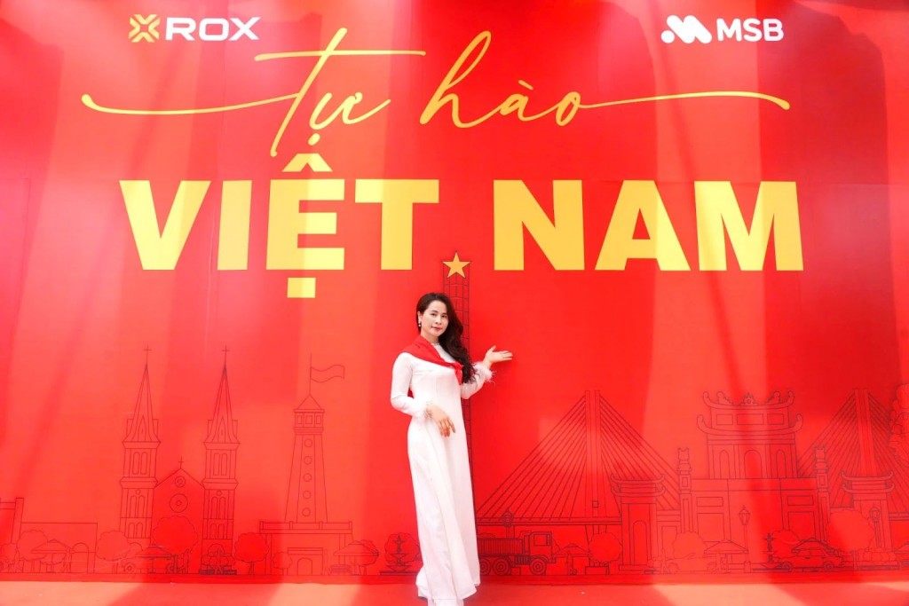 Check-in cùng bức tường Tự hào Việt Nam trên đường Nguyễn Chí Thanh Check-in cùng bức tường Tự hào Việt Nam trên đường Nguyễn Chí Thanh