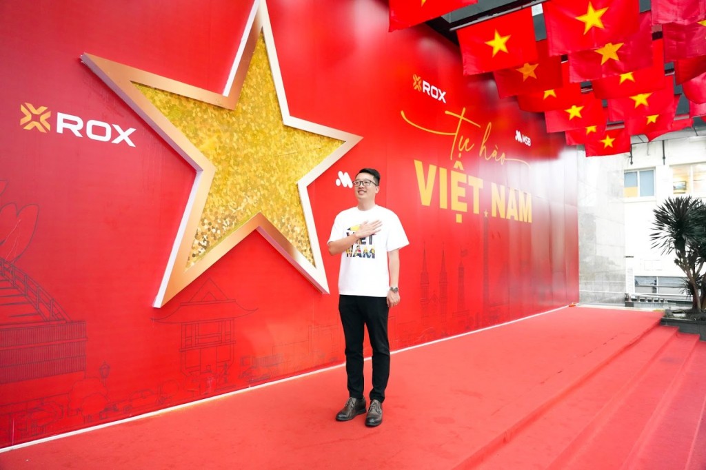 Check-in cùng bức tường Tự hào Việt Nam trên đường Nguyễn Chí Thanh Check-in cùng bức tường Tự hào Việt Nam trên đường Nguyễn Chí Thanh