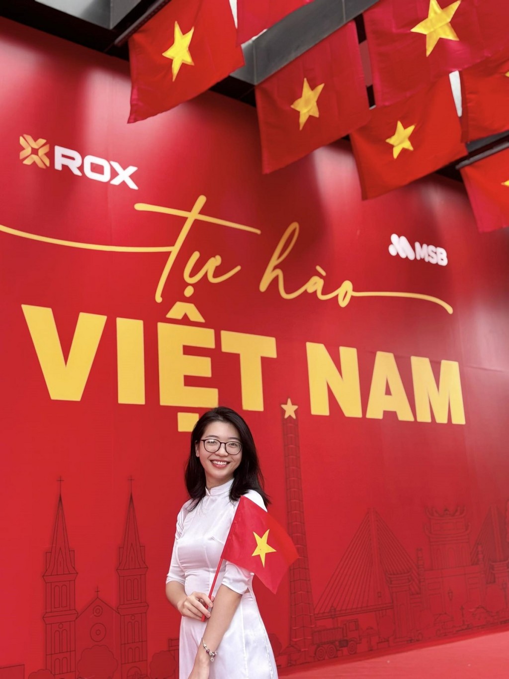 Check-in cùng bức tường Tự hào Việt Nam trên đường Nguyễn Chí Thanh Check-in cùng bức tường Tự hào Việt Nam trên đường Nguyễn Chí Thanh