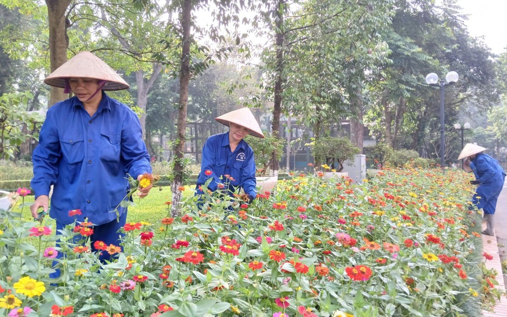 “Khoác áo mới” từng ngõ, phố, mừng ngày hội lớn của đất nước
