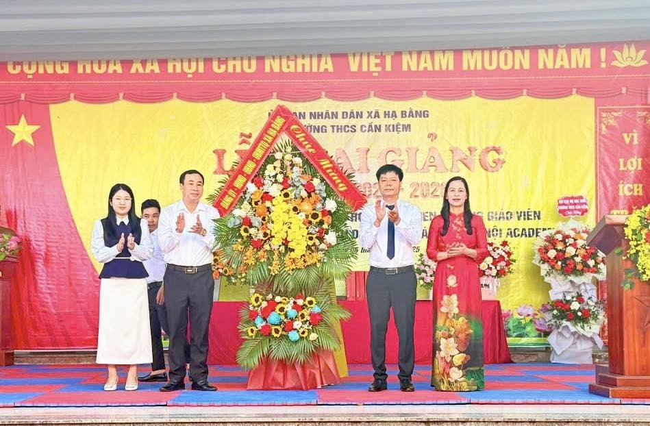 Hơn 10.000 học sinh xã Hạ Bằng hân hoan bước vào năm học mới Hơn 10.000 học sinh xã Hạ Bằng hân hoan bước vào năm học mới