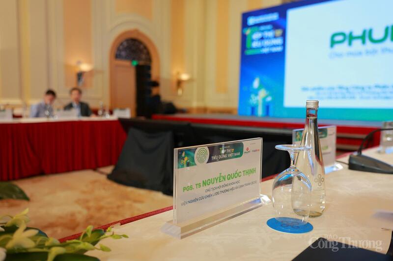 Diễn đàn có sự góp mặt của các chuyên gia kinh tế, nhà quản lý và đại diện doanh nghiệp.