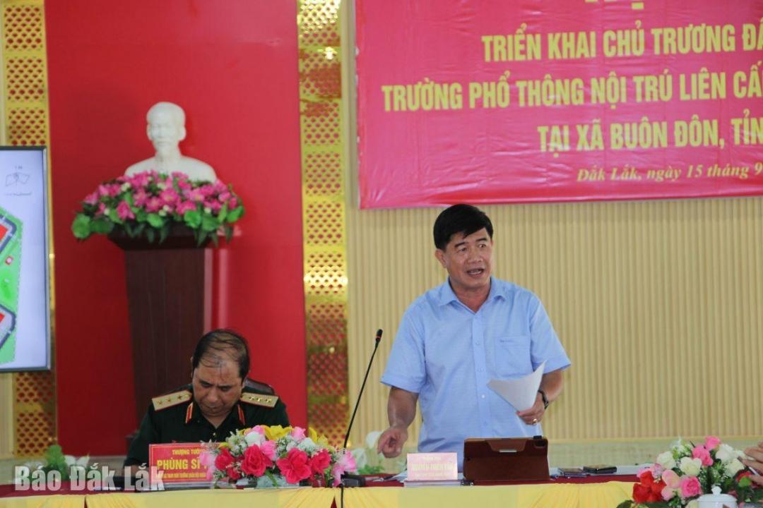 Phó Chủ tịch UBND tỉnh Nguyễn Thiên Văn phát biểu tại hội nghị.