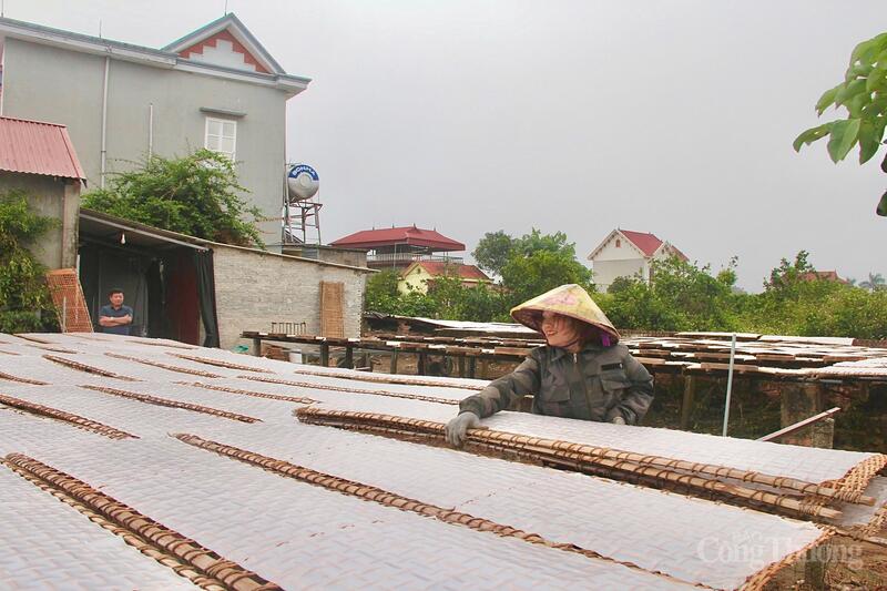 Bắc Ninh đẩy mạnh xúc tiến thương mại, mở rộng đầu ra cho sản phẩm vùng đồng bào dân tộc thiểu số. Ảnh: Ngọc Hoa