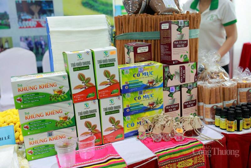 Các sản phẩm OCOP đều có mã QR truy xuất nguồn gốc trên bao bì. Ảnh: Quỳnh Trang