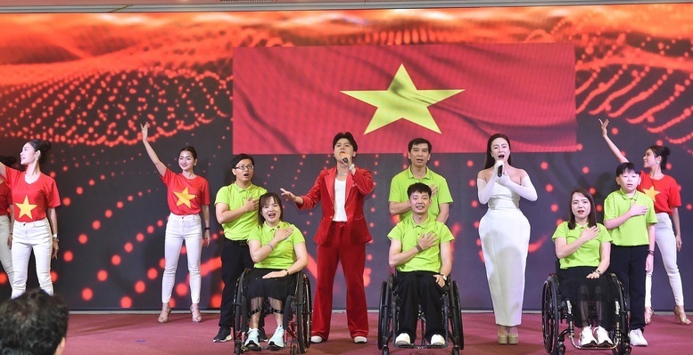 Chương trình nghệ thuật tại buổi lễ kỷ niệm 30 năm Paralympic Việt Nam - Ảnh: VGP/Giang Thanh