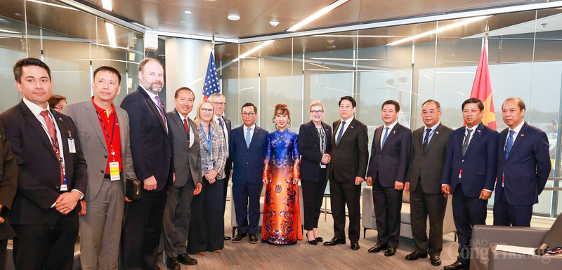 Chủ tịch nước Lương Cường cũng đề nghị Boeing tạo điều kiện để các doanh nghiệp Việt Nam từng bước tham gia vào chuỗi cung ứng toàn cầu của Boeing